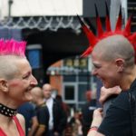 Deux punks à crête